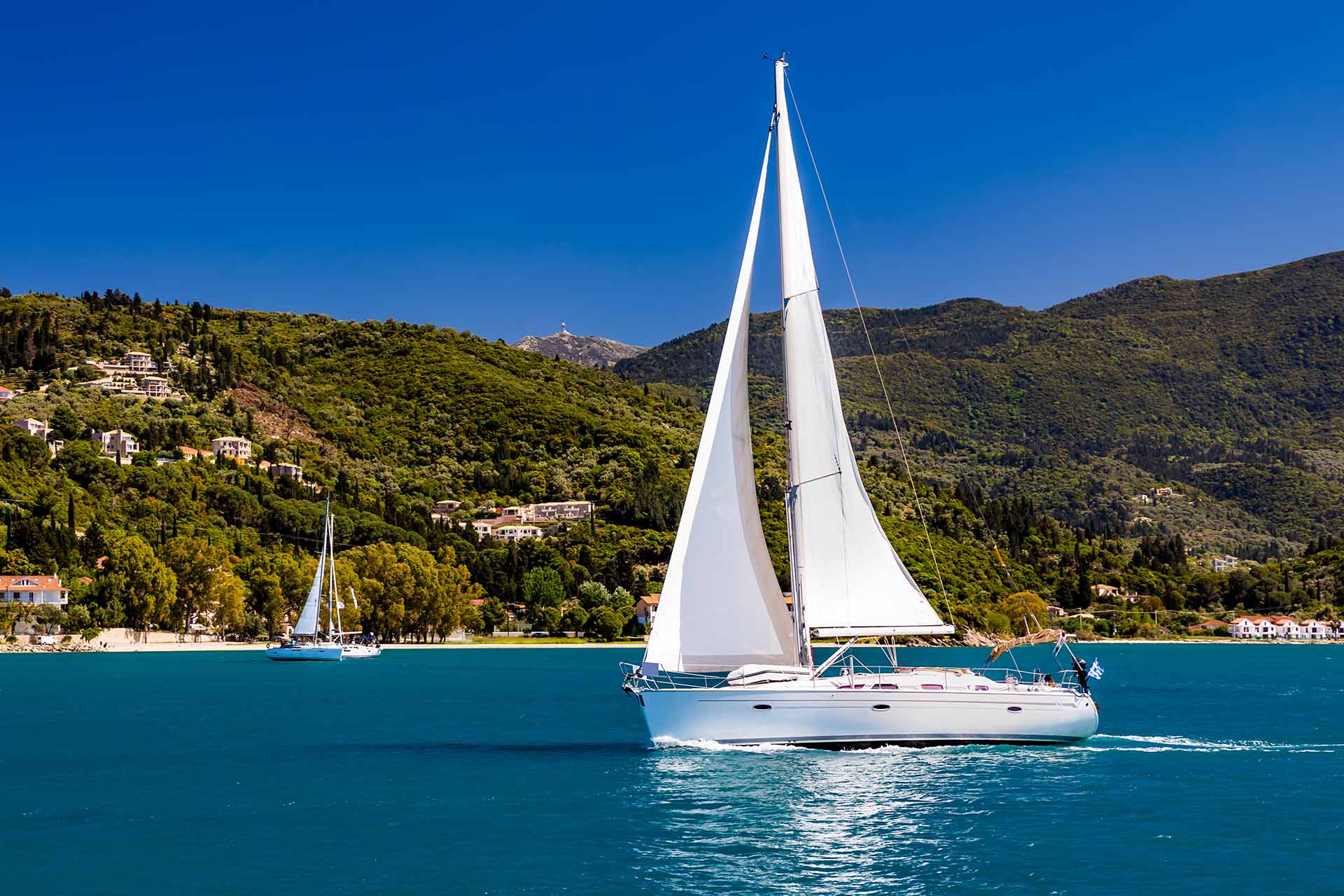 Best time to sail the Caribbean with scenic ocean views